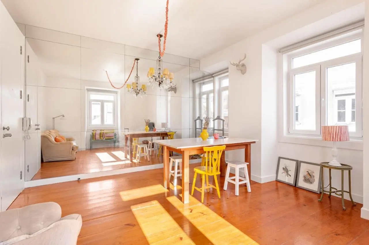ALTIDO Chic 2BR Apt in Bairro Alto, 2mins to São Pedro de Alcântara viewpoint Lisboa