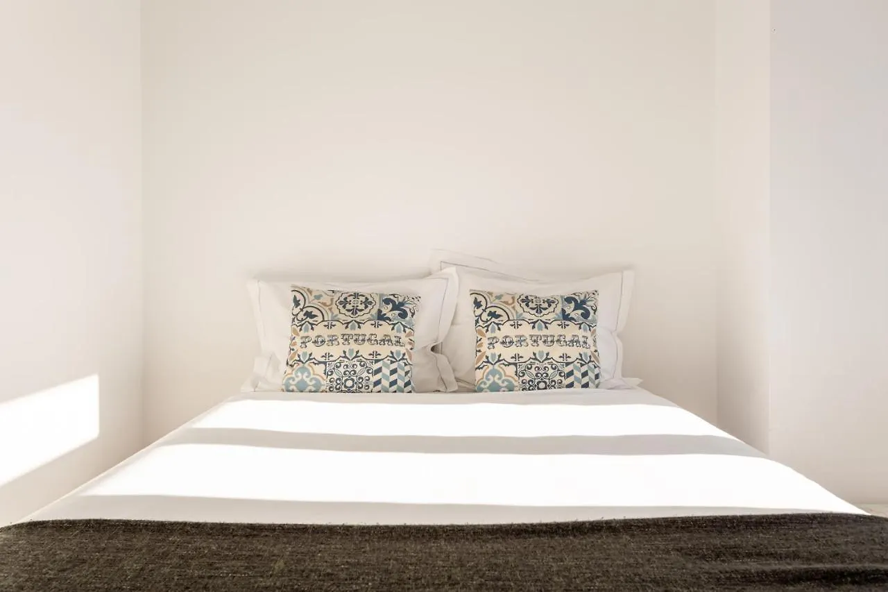 ALTIDO Chic 2BR Apt in Bairro Alto, 2mins to São Pedro de Alcântara viewpoint Lisboa 0*,  Portugal
